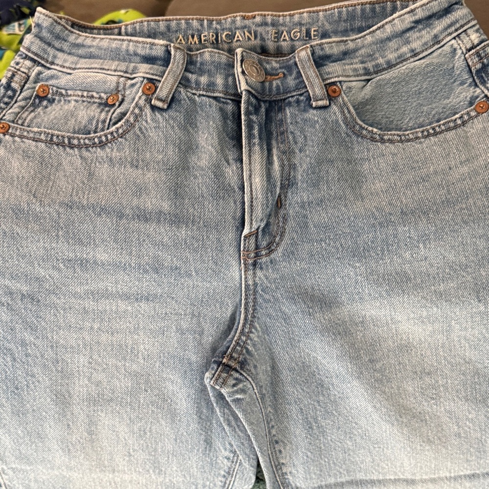American Eagle Outfitters woman’s Light Wash Blue Jeans size 4